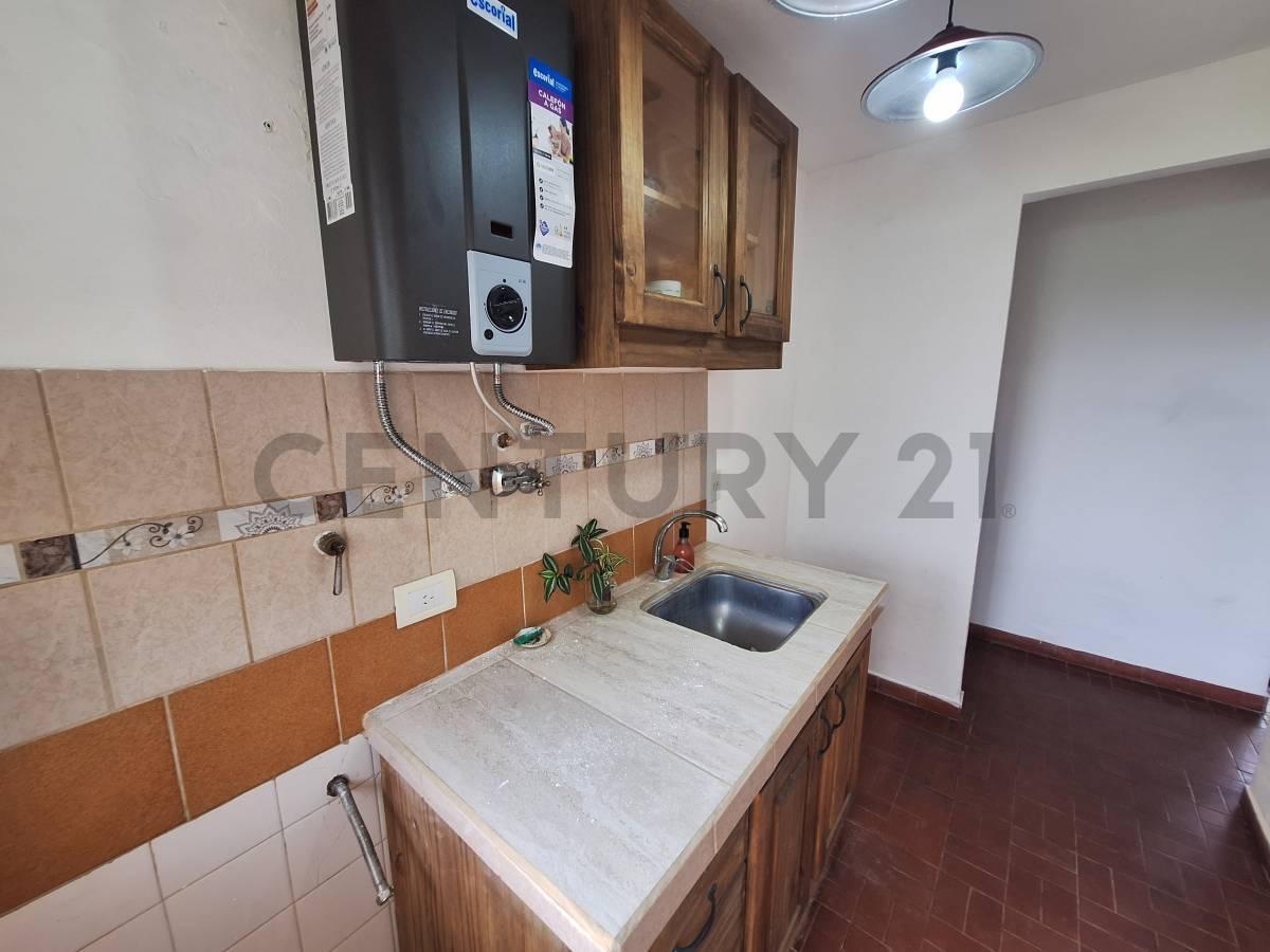 Venta Departamento 2 Ambiente en 2°piso con Cochera. 3