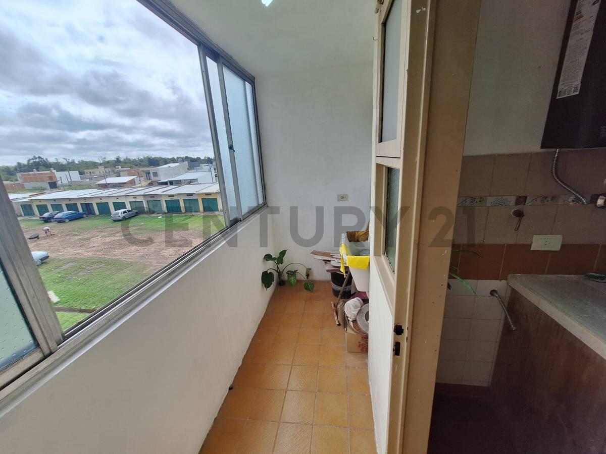 Venta Departamento 2 Ambiente en 2°piso con Cochera. 2
