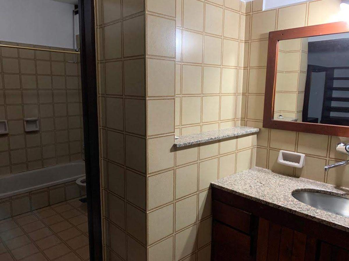 Foto de SE ALQUILA GRAN PROPIEDAD 6 DORM EN BARRIO JARDIN ESPINOSA, imagen 5
