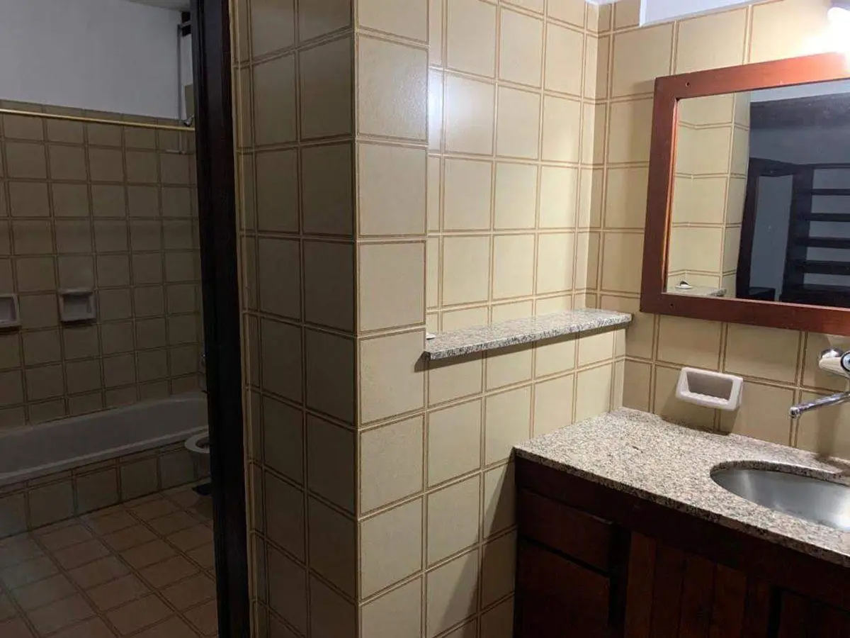 SE ALQUILA GRAN PROPIEDAD 6 DORM EN BARRIO JARDIN ESPINOSA 5