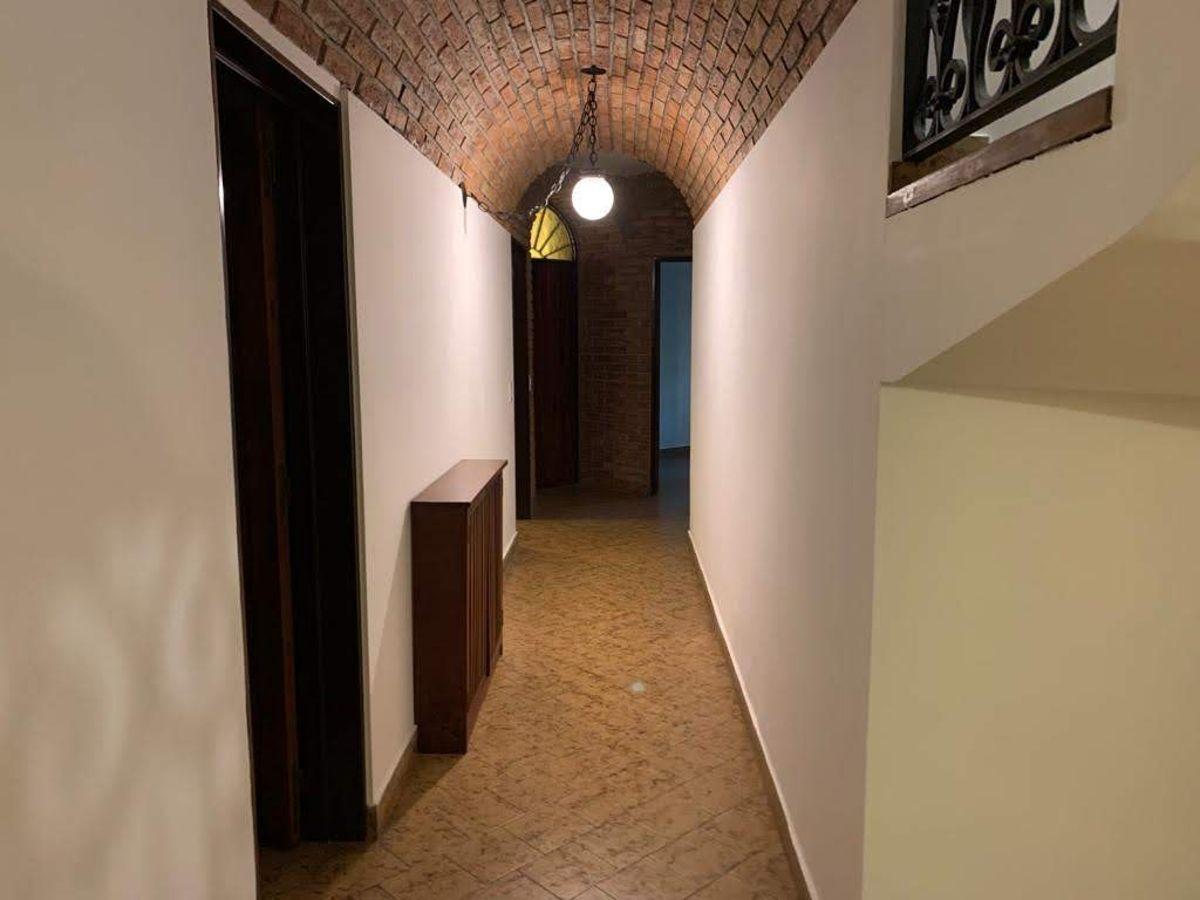 Foto de SE ALQUILA GRAN PROPIEDAD 6 DORM EN BARRIO JARDIN ESPINOSA, imagen 2