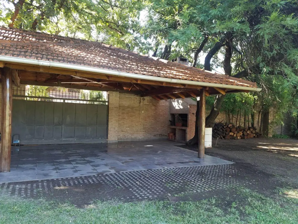 SE ALQUILA GRAN PROPIEDAD 6 DORM EN BARRIO JARDIN ESPINOSA 8