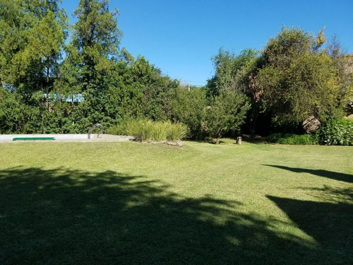 SE ALQUILA GRAN PROPIEDAD 6 DORM EN BARRIO JARDIN ESPINOSA 3
