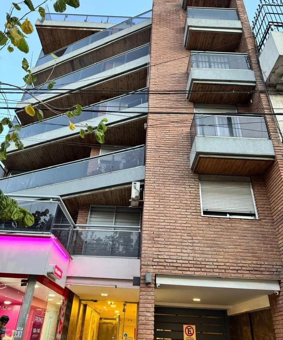 SE VENDE DUPLEX CON COCHERA Y TERRAZA PROPIA EN B. GRAL. PAZ 4