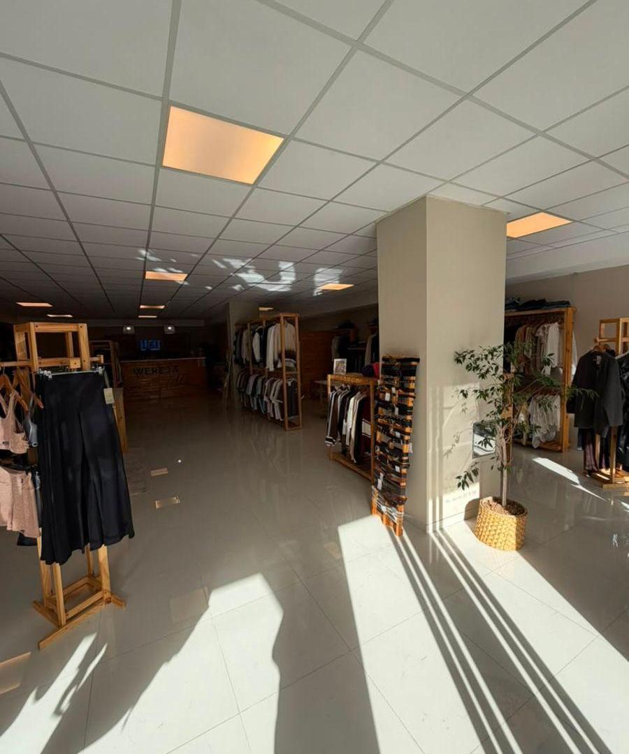 Foto de SE VENDE ESPECTACULAR LOCAL COMERCIAL FRENTE AL SHOPPING LA RIBERA, imagen 2