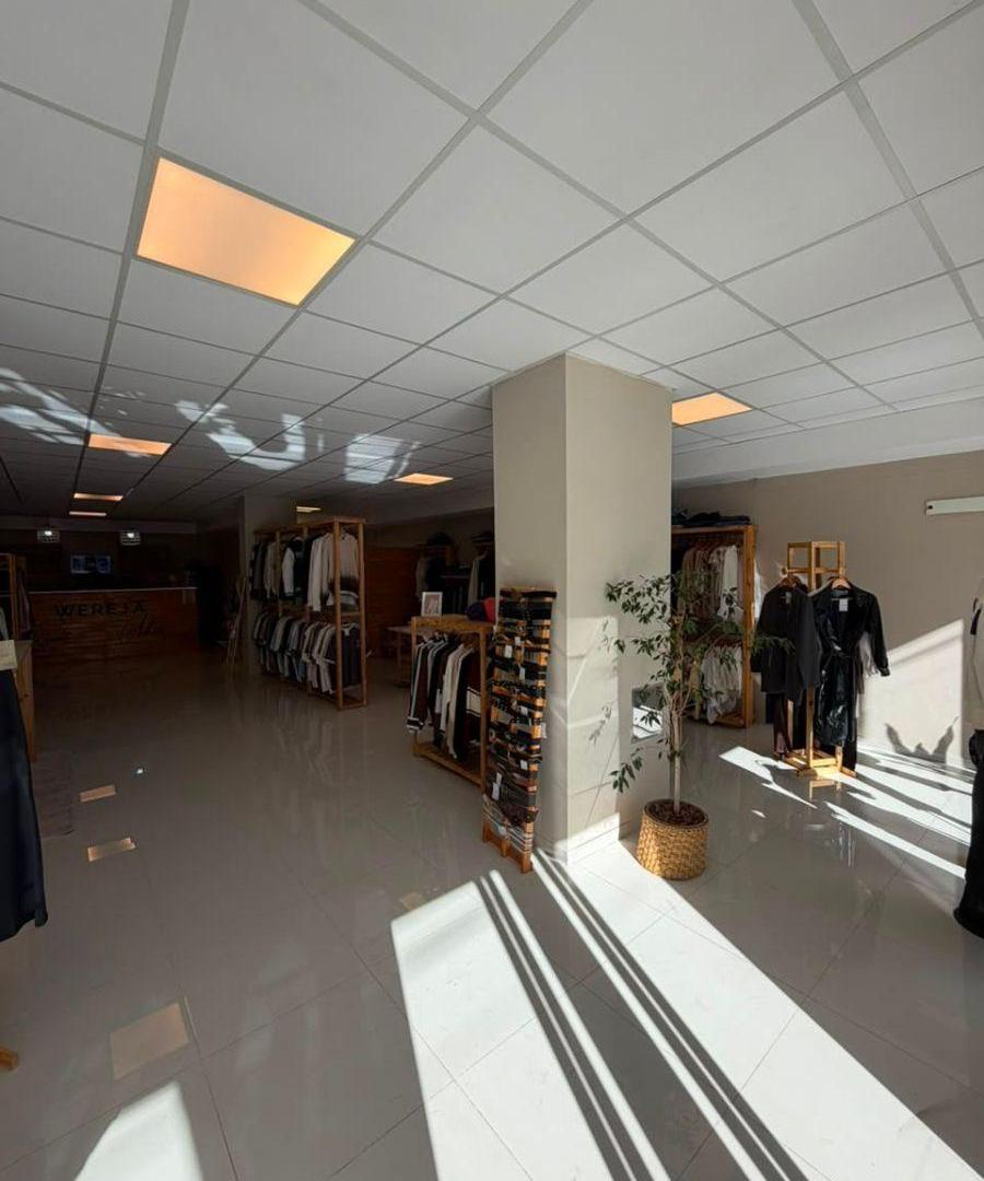 Foto de SE VENDE ESPECTACULAR LOCAL COMERCIAL FRENTE AL SHOPPING LA RIBERA, imagen 4