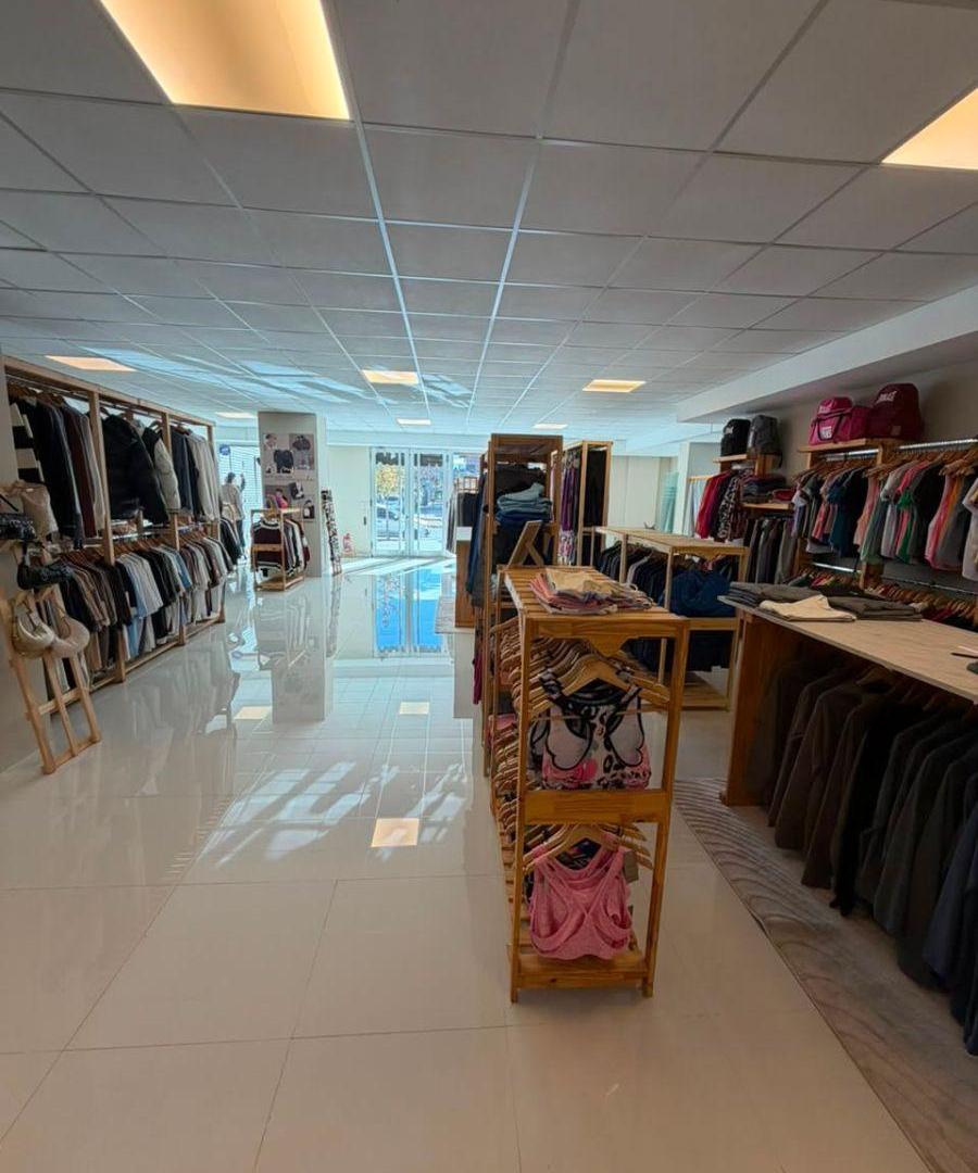 Foto de SE VENDE ESPECTACULAR LOCAL COMERCIAL FRENTE AL SHOPPING LA RIBERA, imagen 1
