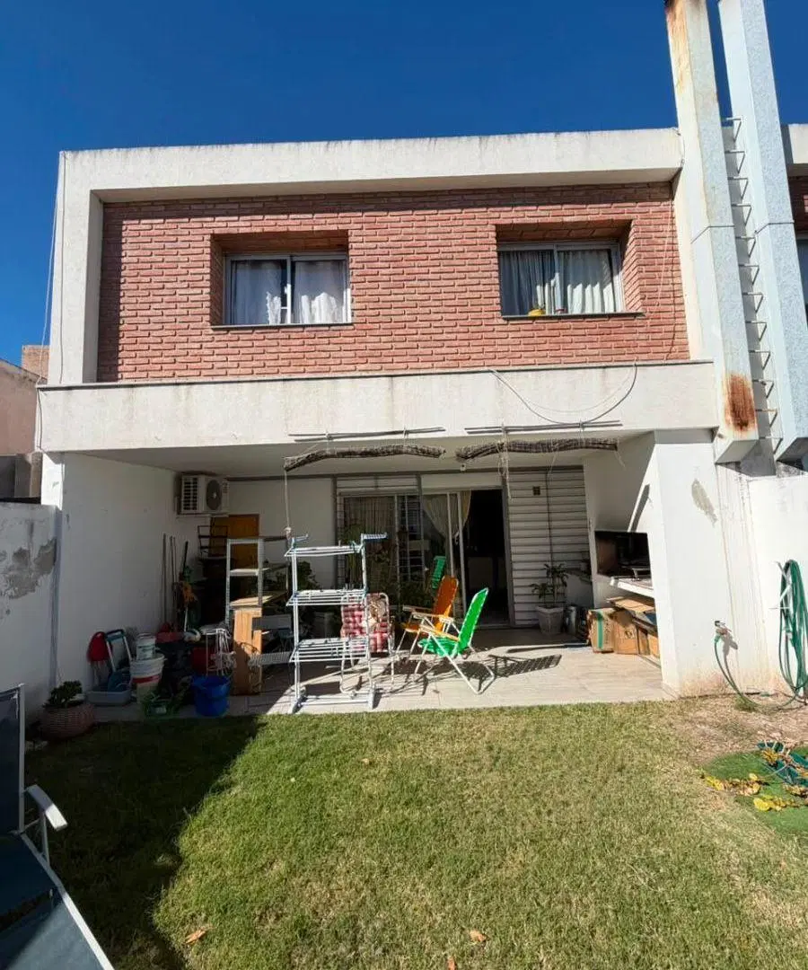 SE ALQUILA DUPLEX 3 DOR CON PATIO EN RIBERAS DE MANANTIALES 5