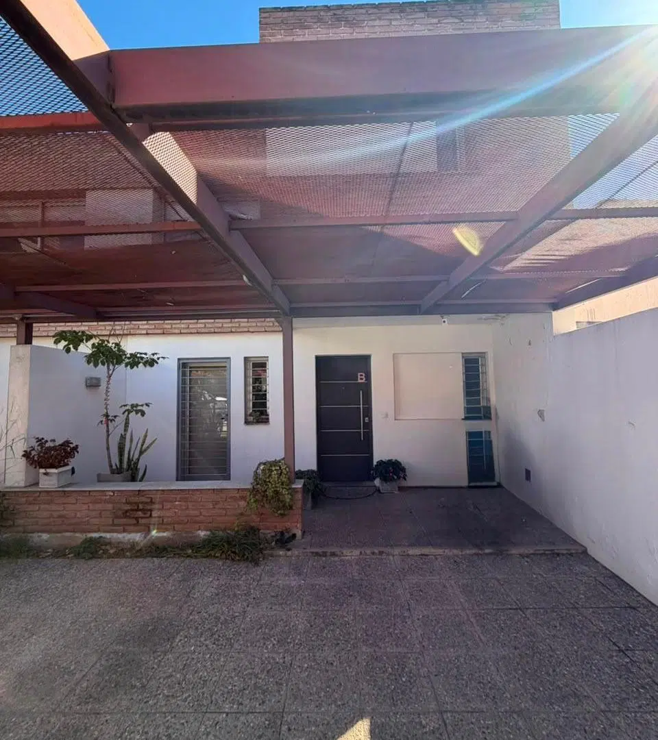 SE ALQUILA DUPLEX 3 DOR CON PATIO EN RIBERAS DE MANANTIALES 3