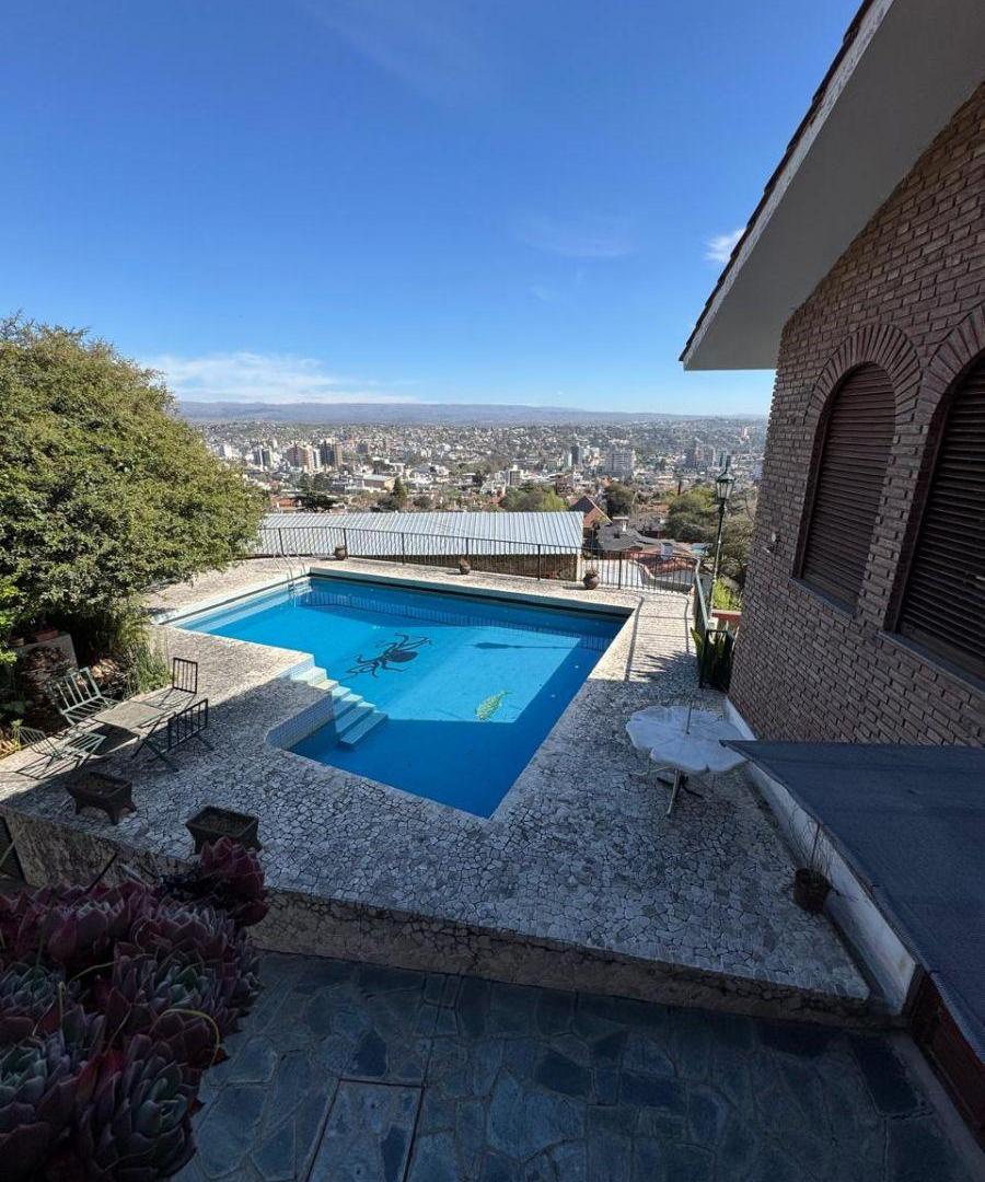 Foto de GRAN CASA EN VENTA EN VILLA CARLOS PAZ - VISTAS IMPERDIBLES, imagen 1