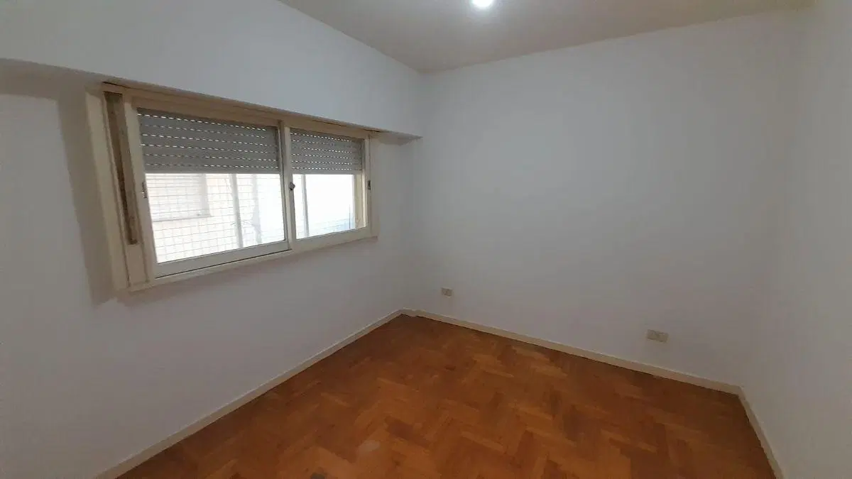 Departamento de 3 ambientes . Gran capacidad de guardado. 6