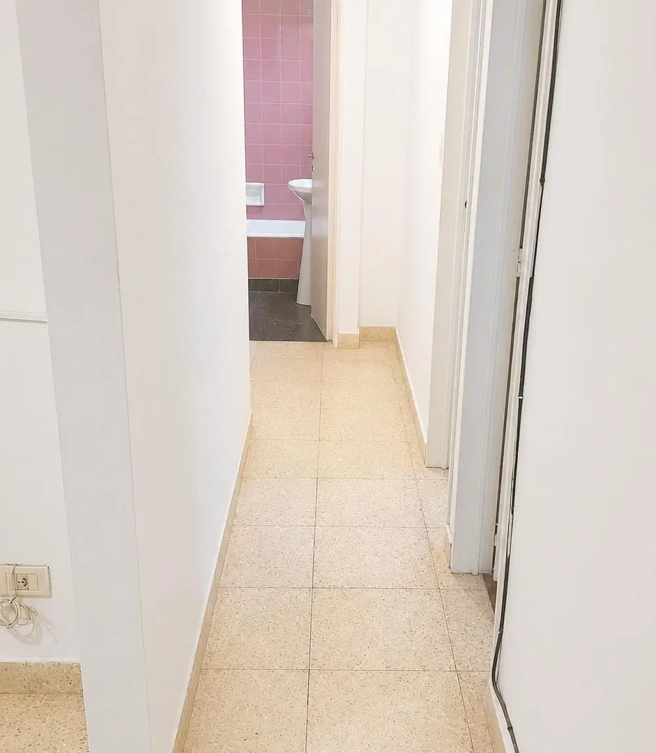 Departamento de 3 ambientes . Gran capacidad de guardado. 3