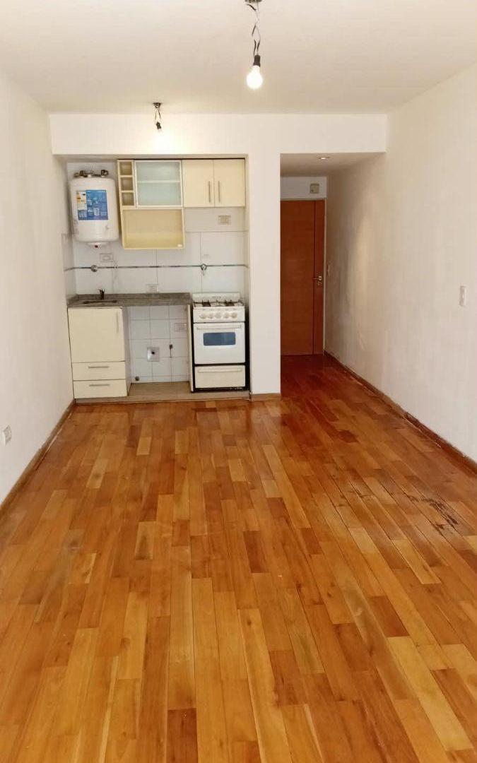 Foto de Departamento monoambiente al frente con balcón. Hidalgo 400. Luminoso., imagen 5