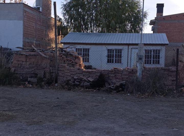 Lote con Casa Prefabricada en Venta Plottier 5