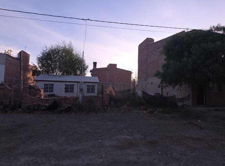 Lote con Casa Prefabricada en Venta Plottier 2