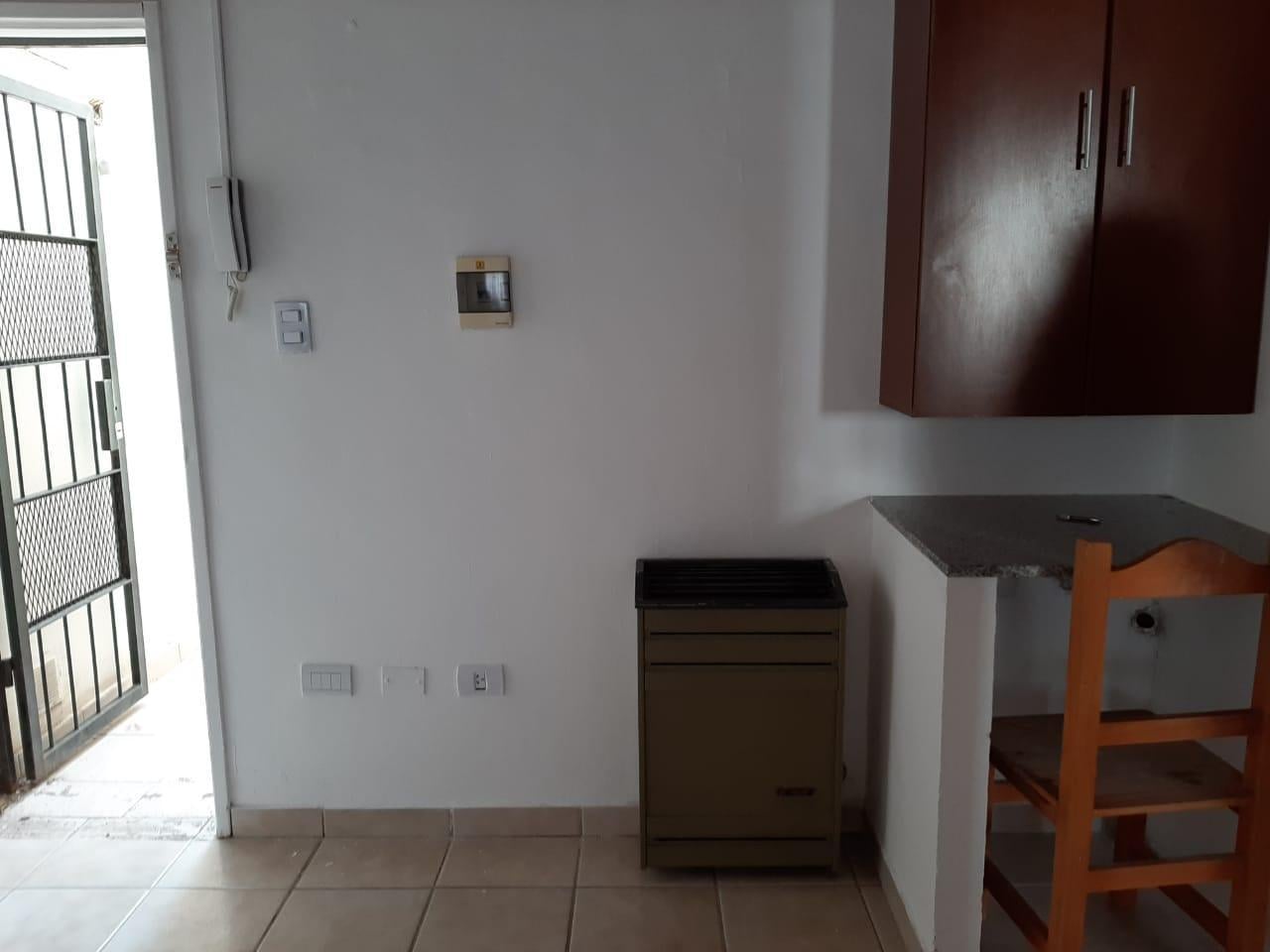Foto de Alquiler departamento 1 dormitorio zona centro Neuquen, imagen 2