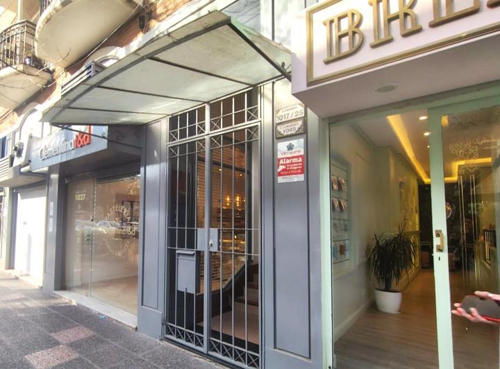 Monoambiente en 1er piso con balcón al frente. 4