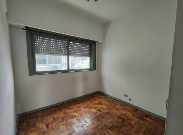 Departamento de 3 ambientes frente a estacion Moron 5