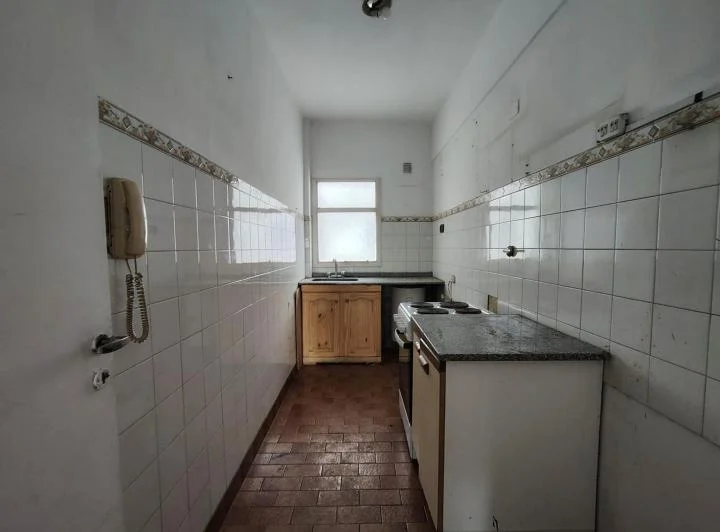 Departamento de 3 ambientes frente a estacion Moron 4
