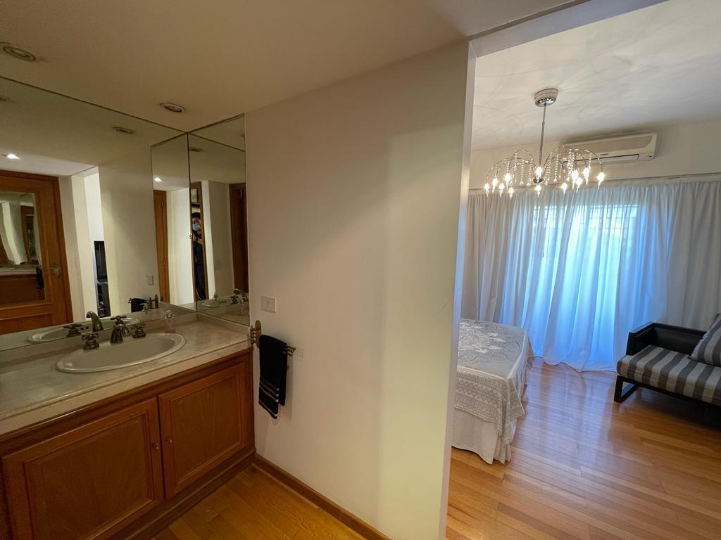 Gran Depto de 197 m². "Excelente Ubicacion". Avellaneda. 2