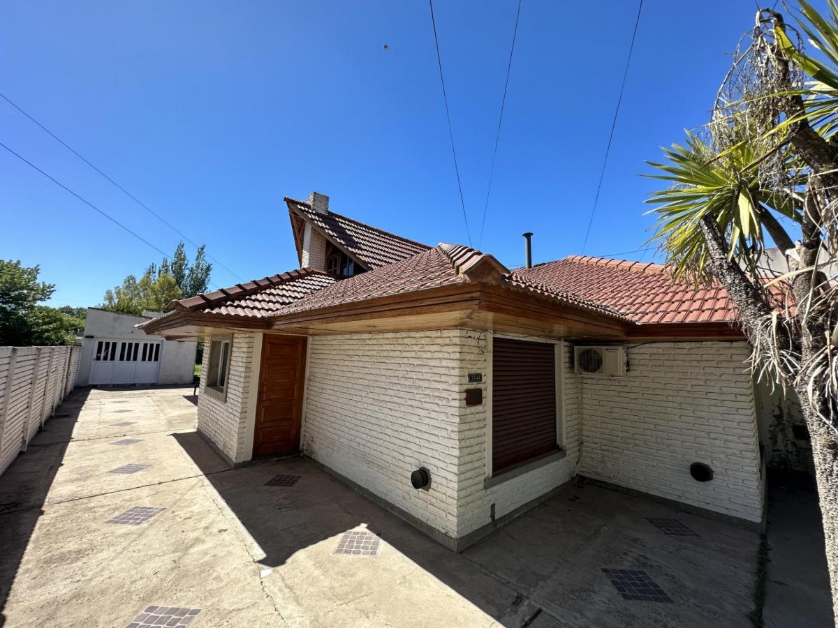 Chalet de 155 m². Excelente Ubicacion. Av Campomar. Ranchos 4