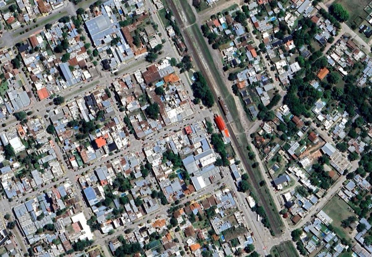 Local 40 m², Céntrico, Calle Ferrari, Brrandsen, Buenos Aires. 3