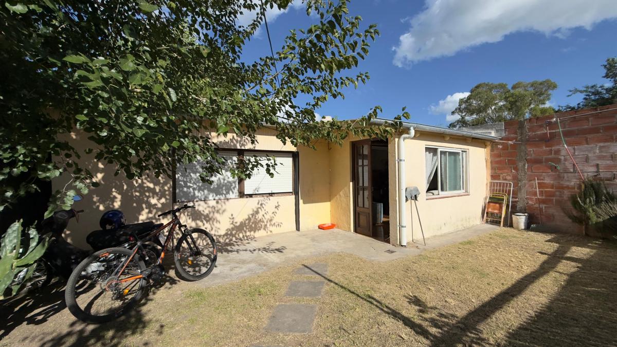 Casa y 3 Departamentos 242 m², Ramon Seijas, Ranchos, Gral Paz. 2