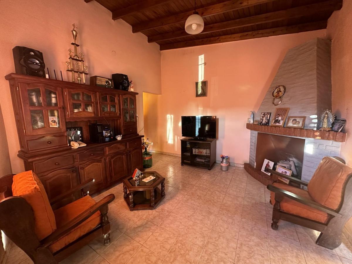 Casa con Local 115 m². Calle Sáenz Peña Esquina Betbeze. Ranchos. Gral. Paz. 2