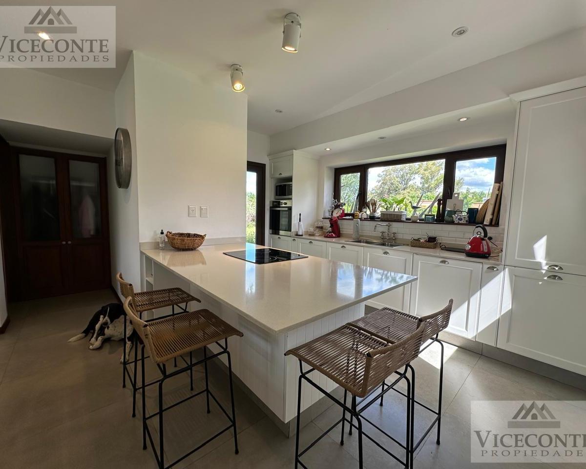 Casa 248 m², Barrio El Mirador, Brandsen, Provincia de Buenos Aires. 1