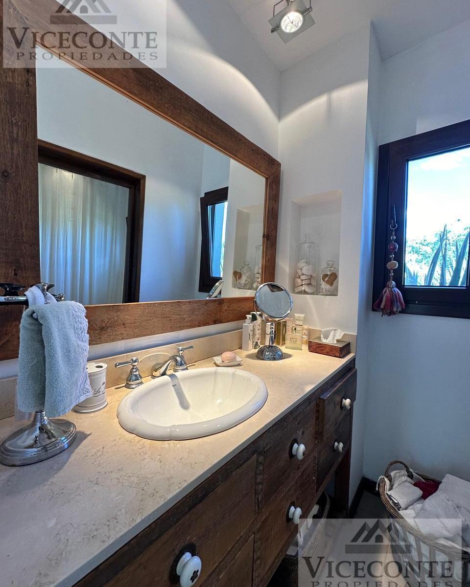 Casa 248 m², Barrio El Mirador, Brandsen, Provincia de Buenos Aires. 1