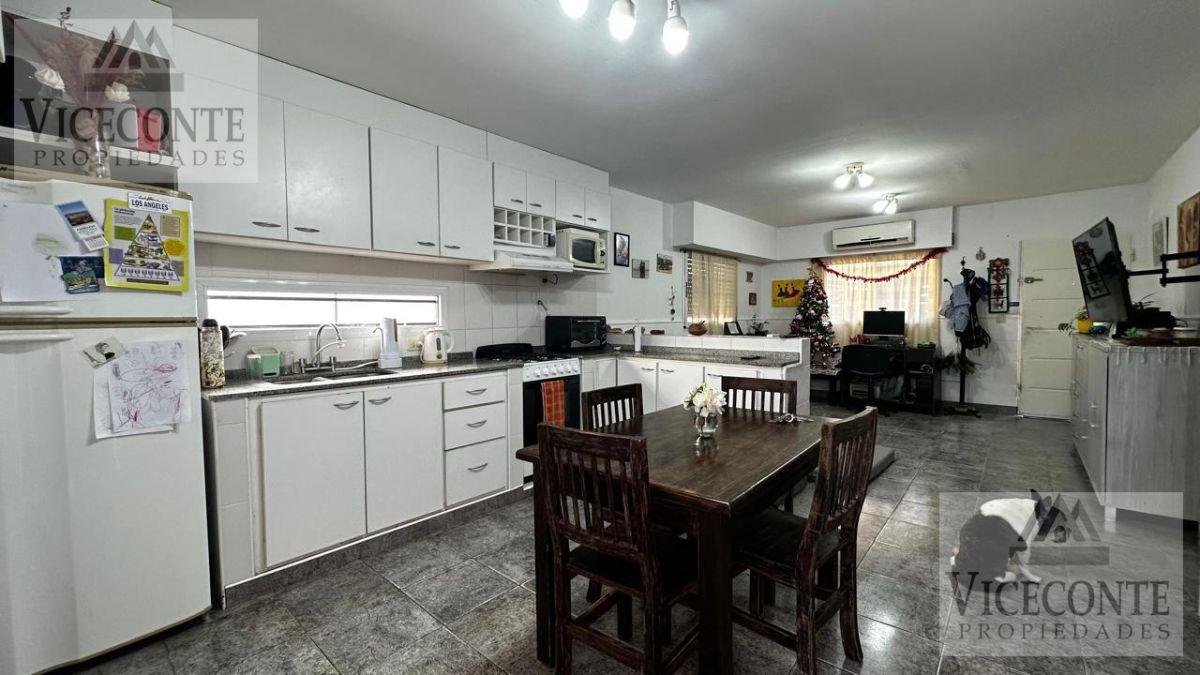 Foto de Casa 88 m2. ¡Apto crédito! Mercedes 969, entre Balcarce y Las Flores, imagen 1