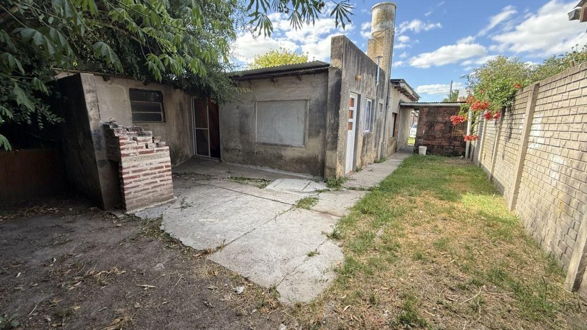 Foto de Casa y departamento de 86 m2. Calle Sáenz Peña. Ranchos Gral. Paz., imagen 5