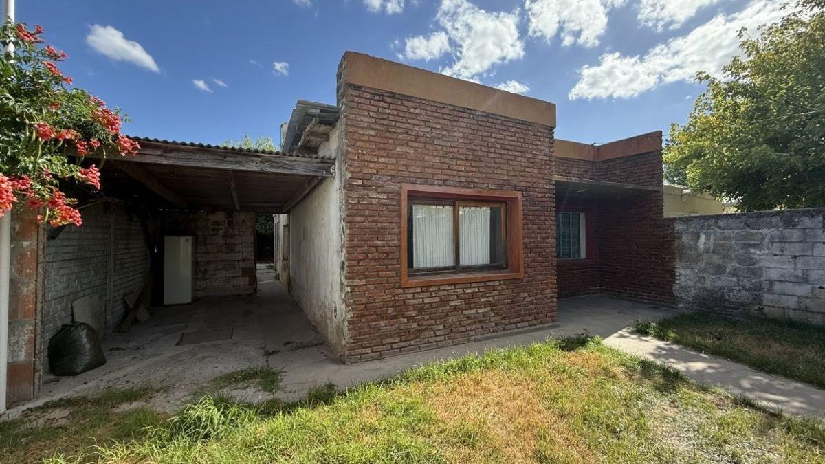 Foto de Casa y departamento de 86 m2. Calle Sáenz Peña. Ranchos Gral. Paz., imagen 2