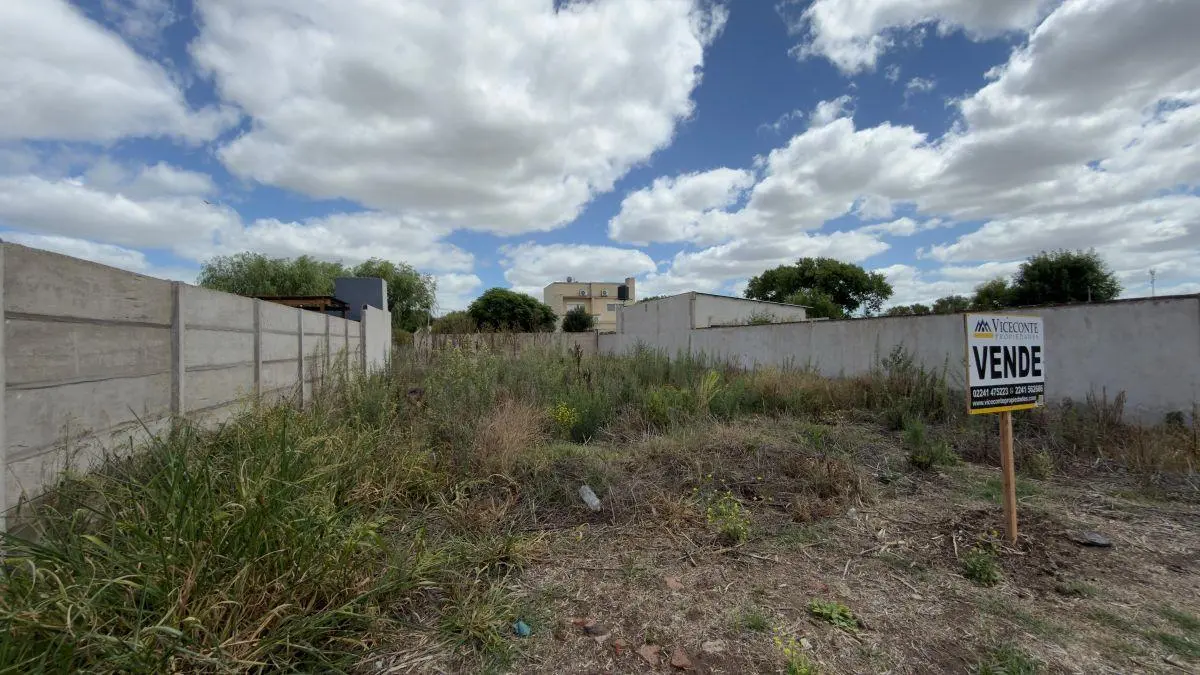 Lote de 376 m2 sobre Calle Pastor Villanueva en Ranchos, Partido de General Paz. 1