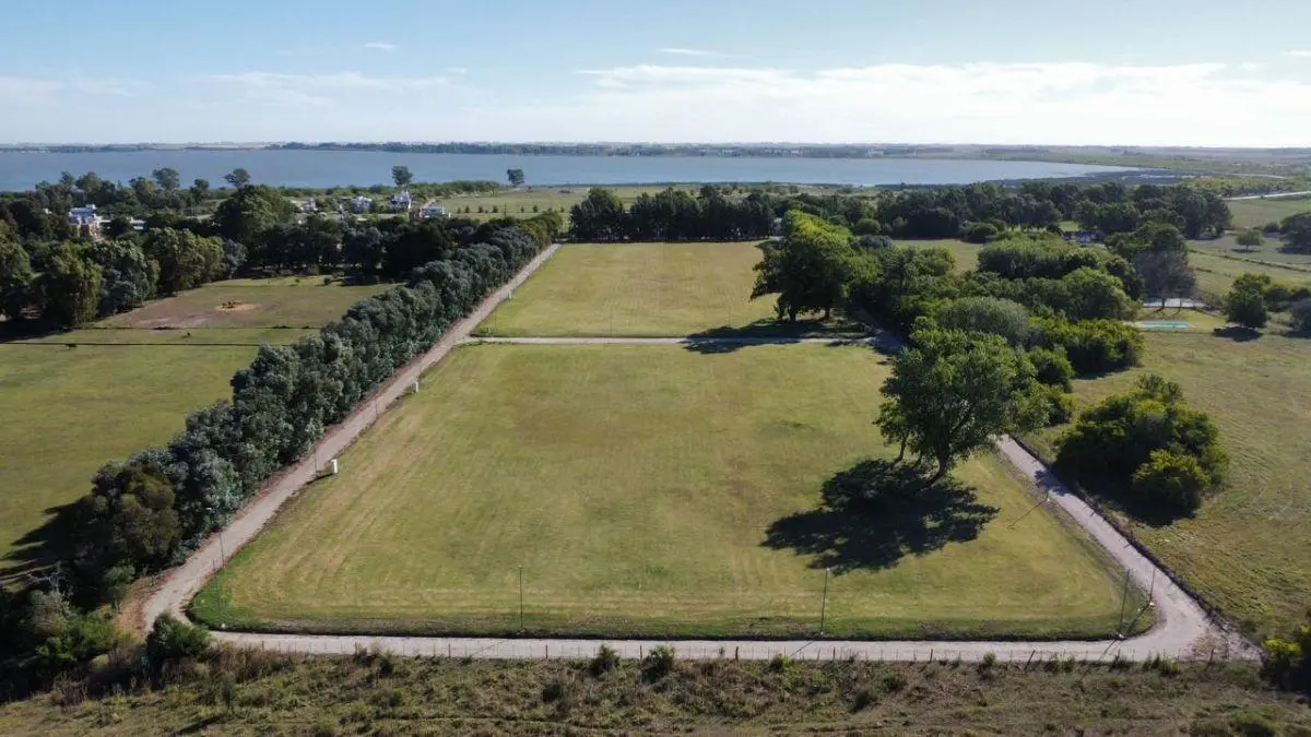 Lote de 3537 m2. Apto financiación. B° La Cautiva, lote 1. Frente a calle Orzali . Chascomús, Bs.As 4