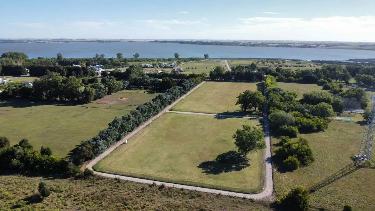 Lote de 3215 m2. Apto financiación. Barrio La Cautiva, Lote n° 14 Chascomús, Buenos Aires. 2