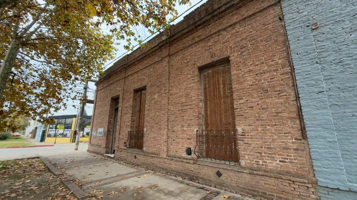 Casa de 157 m2 Inmejorable ubicación sobre esquina de Av. Campomar, Ranchos, Partido de General Paz 1