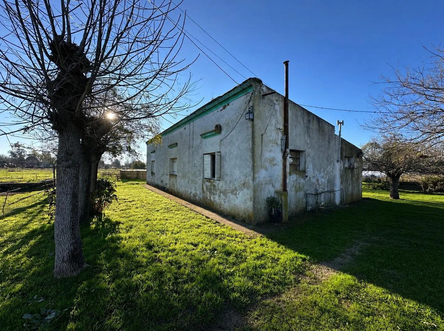 Casaquinta 98 m2, Sobre 3,6 Has. Calle 206, General Belgrano, Provincia de Buenos Aires. 4