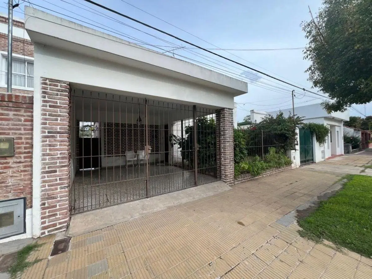 Casa de 140 M2, calle Paso 635, Coronel Brandsen Buenos Aires. 2