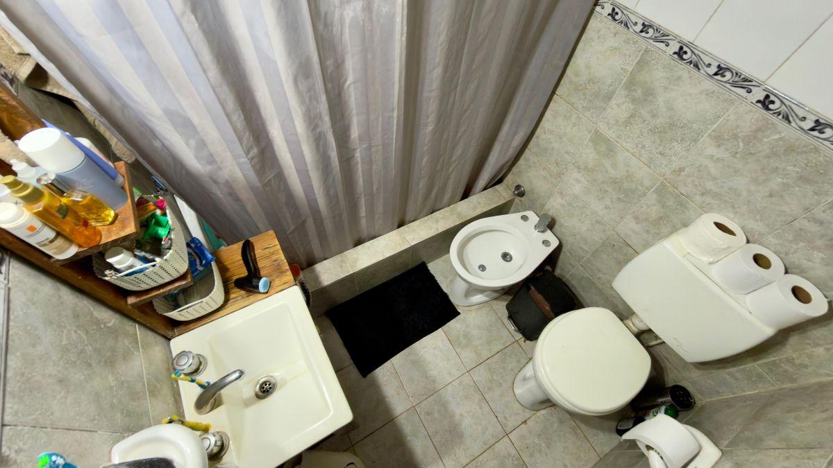 Foto de Casa de 89 m2 y departamento de 50 m2 sobre un lote de 437 en Ranchos., imagen 3