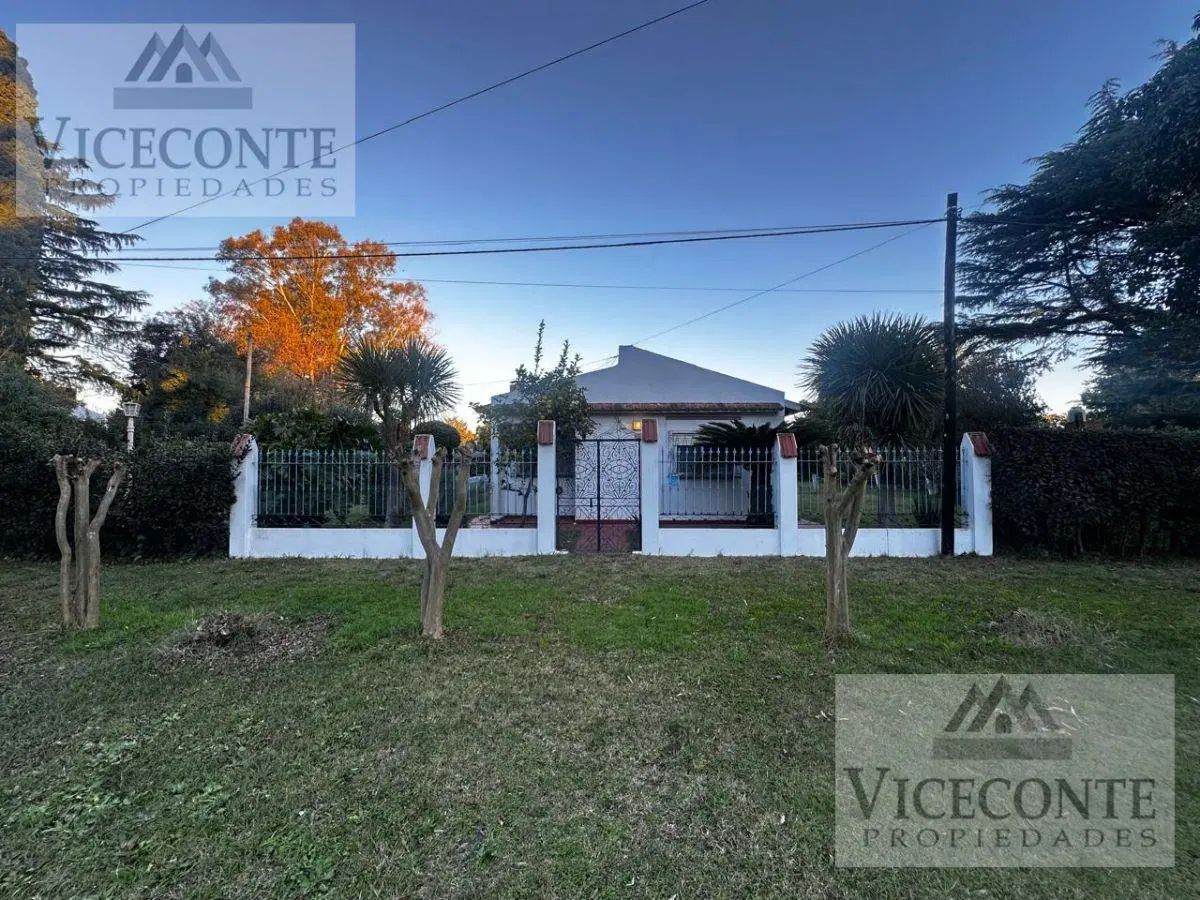 Casa de 100 m2 Mercedes N° 692 , entre Junin y Tres Arroyos, Chascomús, Provincia de Buenos Aires. 1