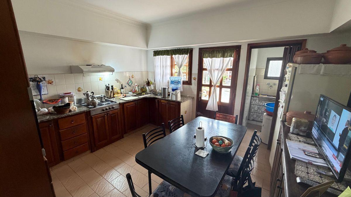 Foto de Excelente Casa Céntrica | 3 Dormitorios, Garage y Departamento, imagen 2