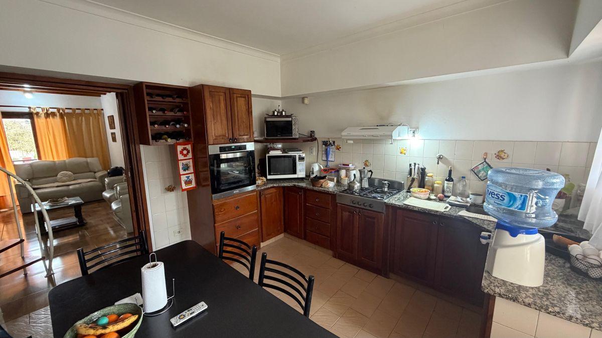 Foto de Excelente Casa Céntrica | 3 Dormitorios, Garage y Departamento, imagen 1