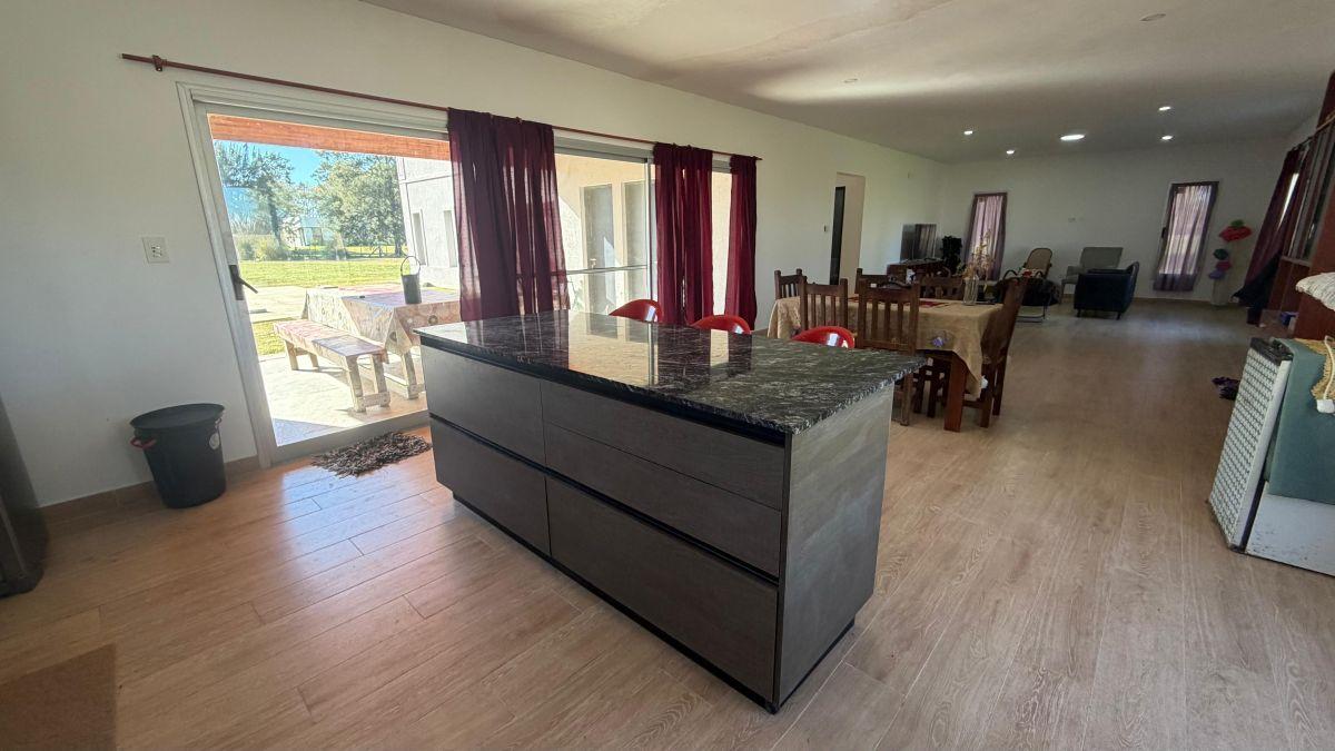 Foto de Casa Quinta sobre 2.400 m² con Pileta, Galería y Losa Radiante, imagen 3