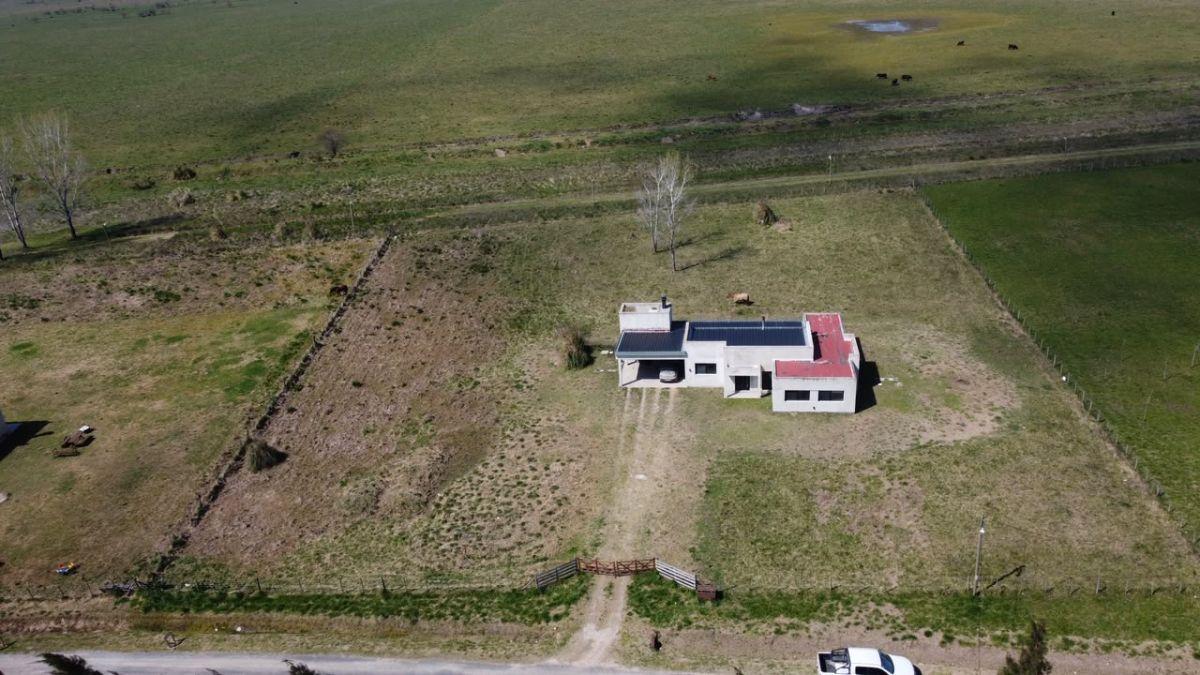Foto de Casa Moderna sobre 6.184 m² en Malvinas I . Coronel Brandsen Buenos, imagen 1