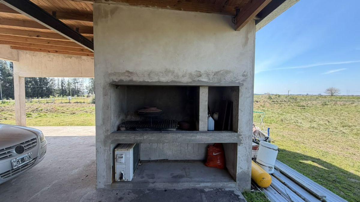 Foto de Casa Moderna sobre 6.184 m² en Malvinas I . Coronel Brandsen Buenos, imagen 3