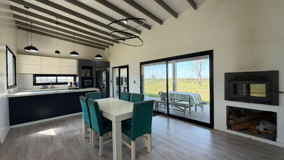 Foto de Casa Moderna sobre 6.184 m² en Malvinas I . Coronel Brandsen Buenos, imagen 4