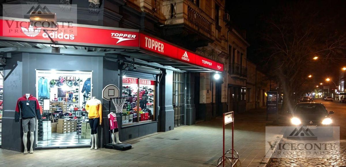 Foto de Local 140m2 + Deposito .Pleno centro y gran vista comercial. Alvear, imagen 3