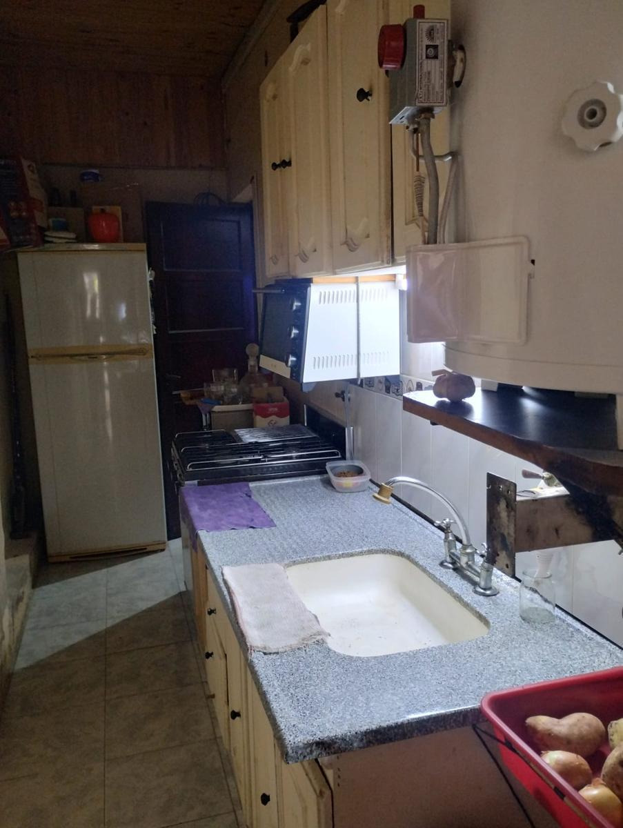 San Fernando, Venta en Bloque Sobre Lote Propio de 8,66x27,60 2 Depto. 2 Amb. y Galpon 4