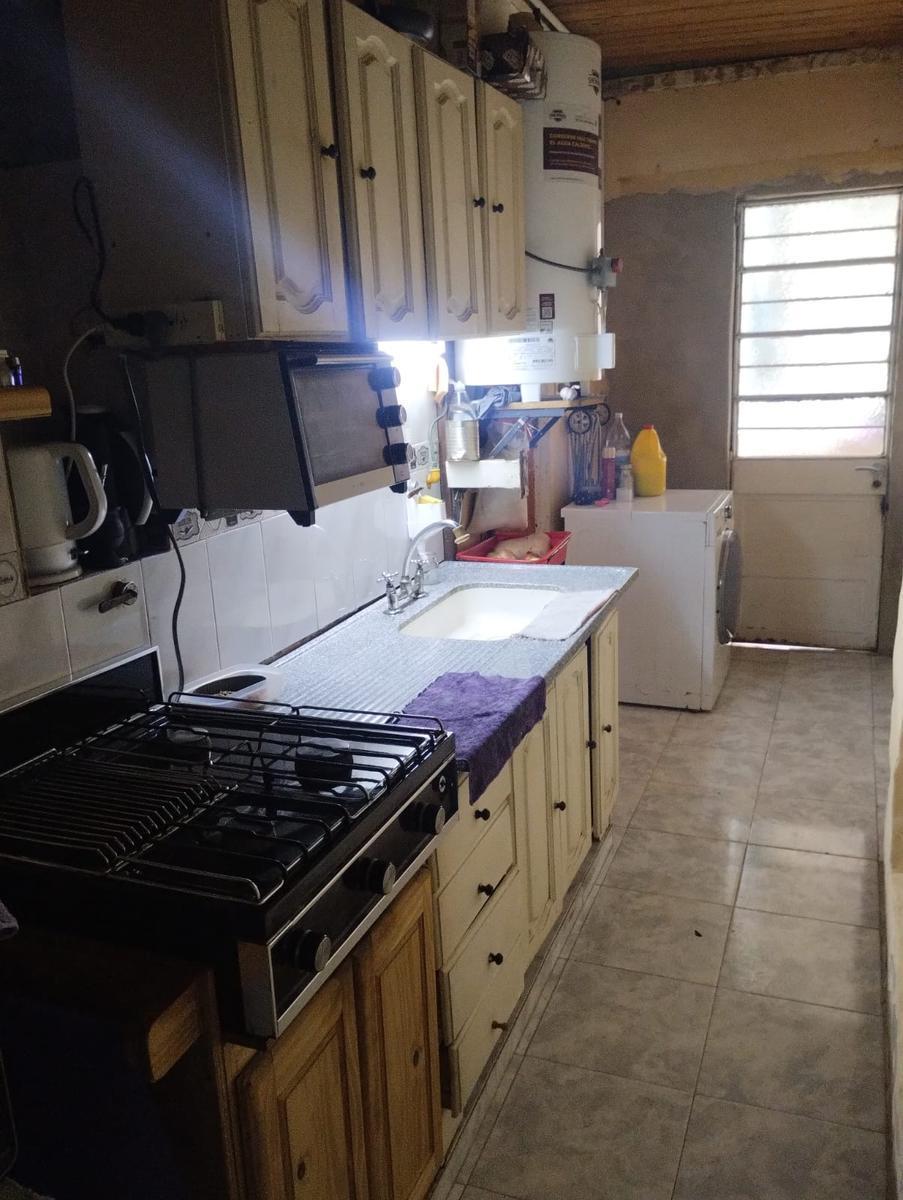 San Fernando, Venta en Bloque Sobre Lote Propio de 8,66x27,60 2 Depto. 2 Amb. y Galpon 1